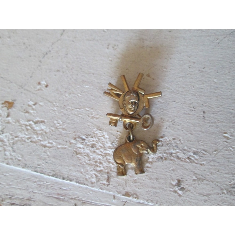 Vintage Gold Tone metal Wendal WILLKIE‎ Presidential Pin Dangle Elephant Jewelry